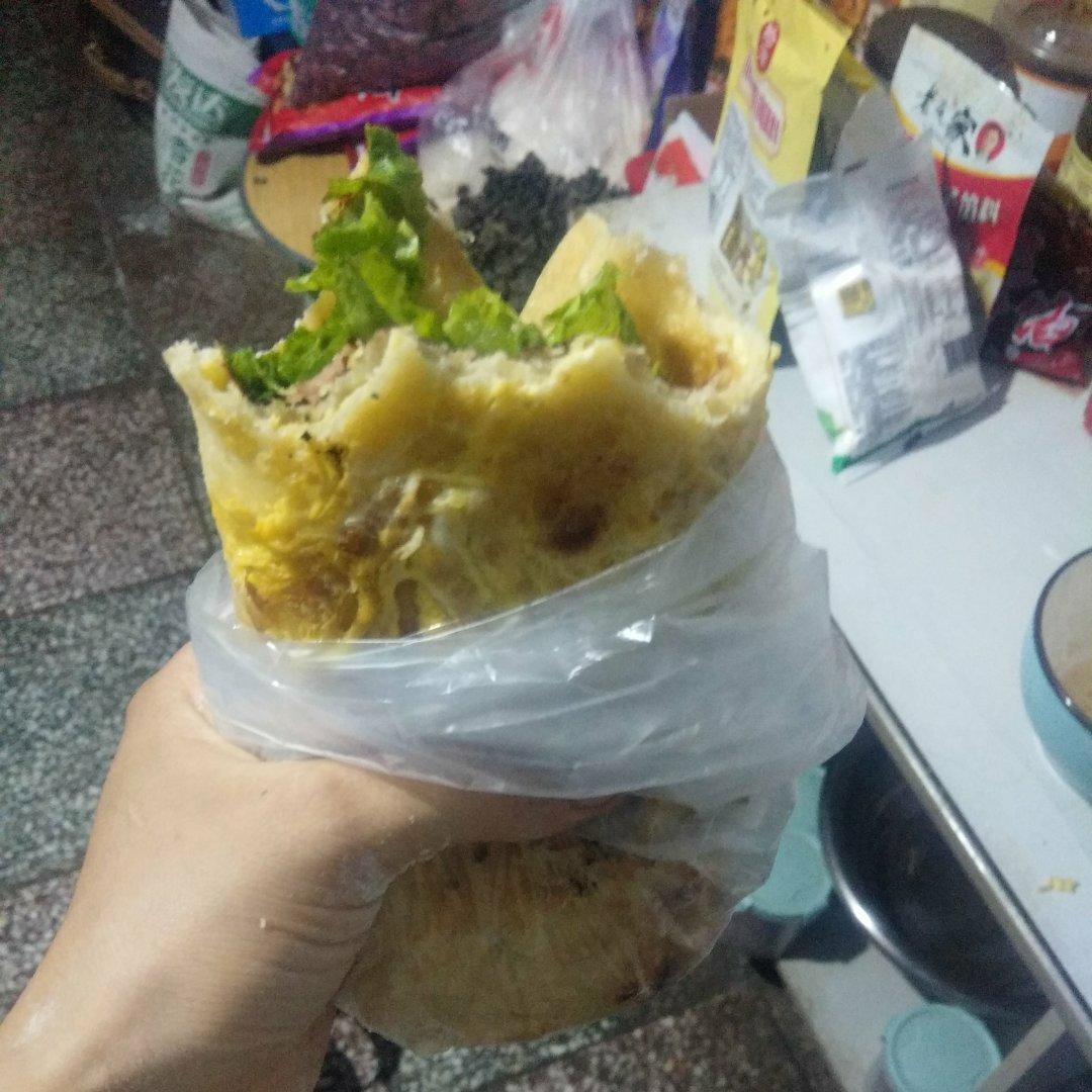 张张都鼓大泡的鸡蛋灌饼这样做不鼓大泡都难