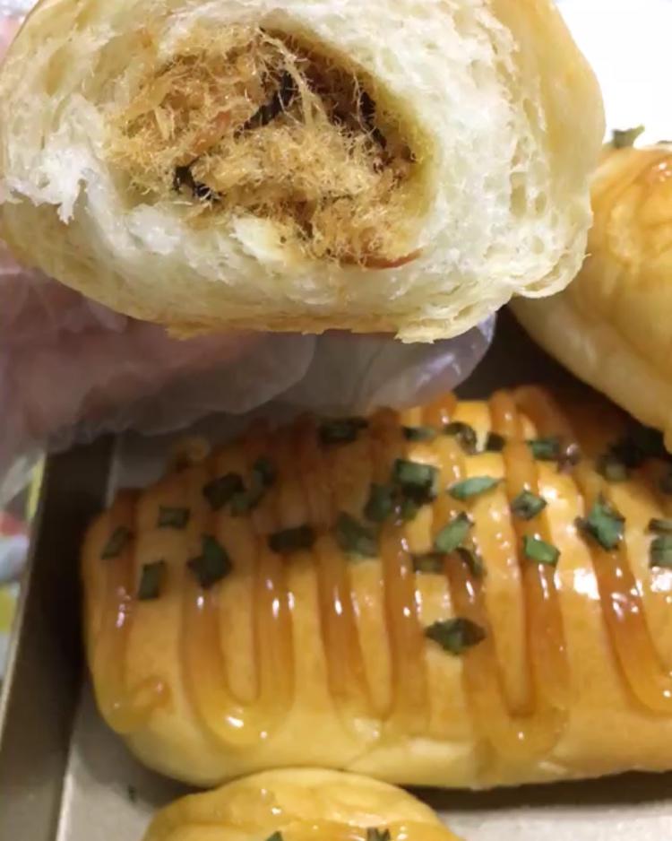 如棉花般松软的海苔肉松面包
