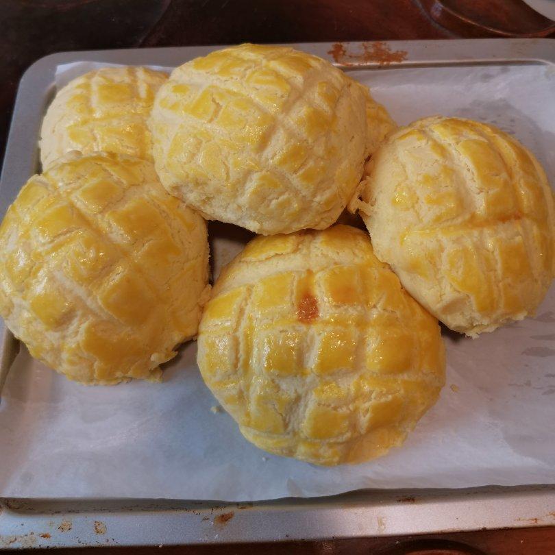 好吃到炸裂的港式菠萝包（附带制作酥皮的小视频）