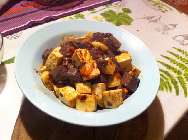五花肉烧双色豆腐
