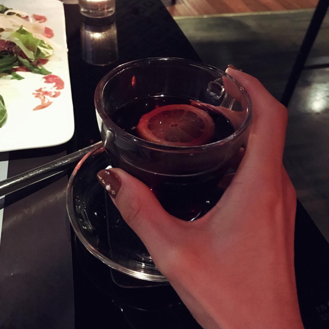 果香热红酒