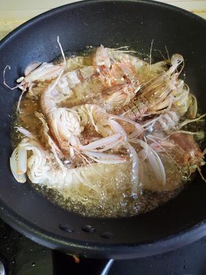 比外面好吃太多的椒盐皮皮虾的做法 步骤4