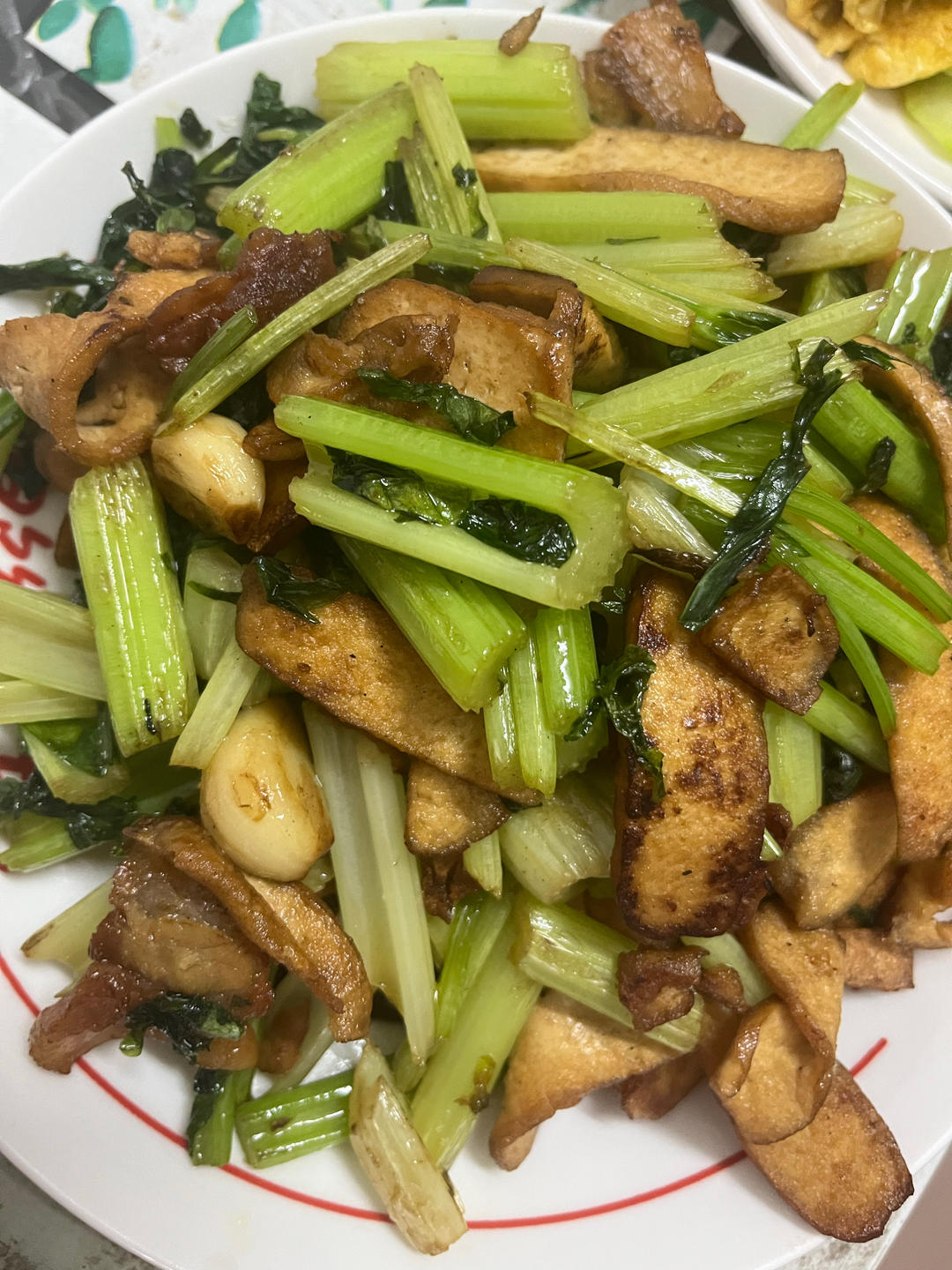 一个小技巧做不输餐馆的芹菜炒香干