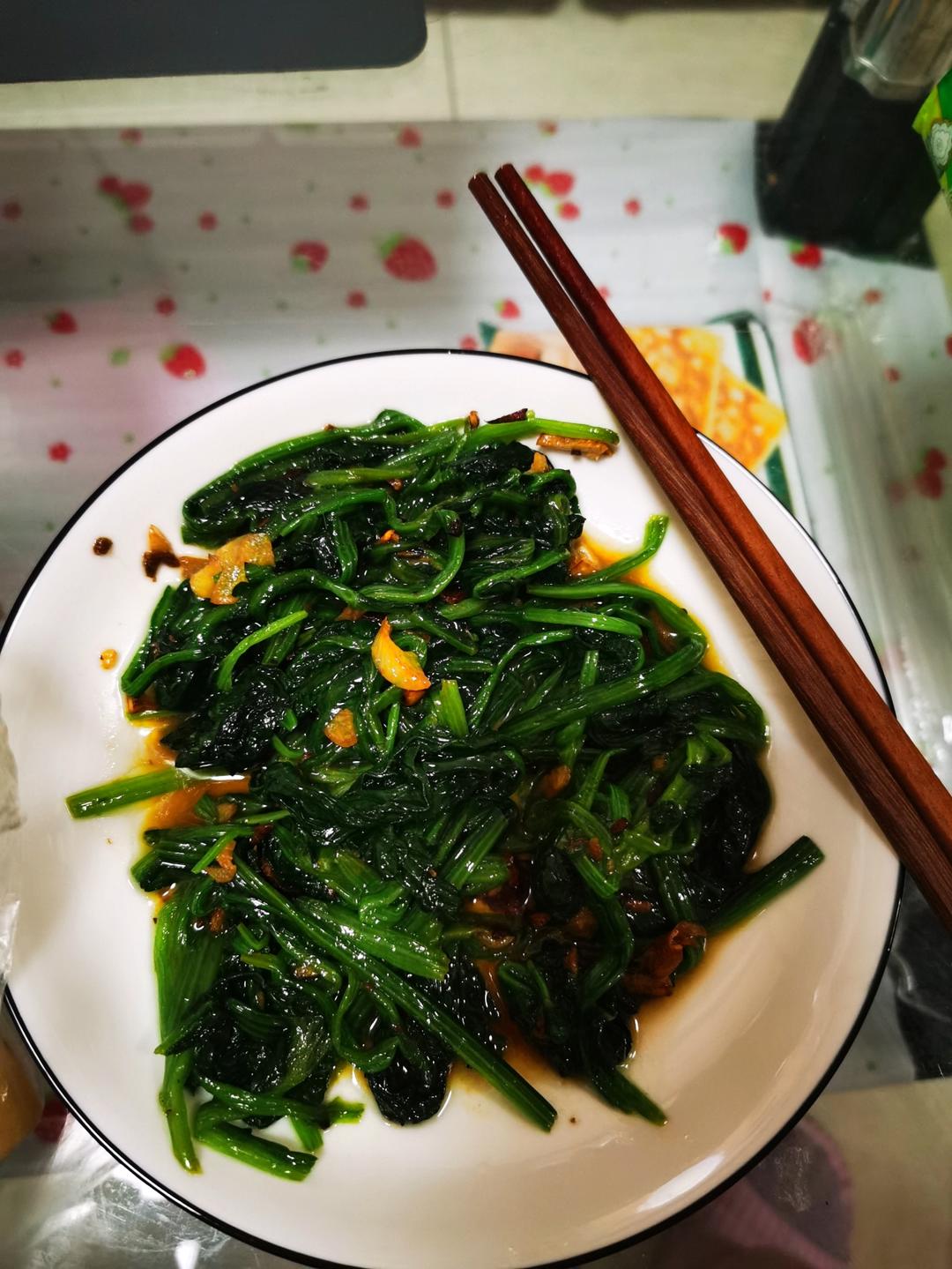不涩口又嫩的清炒菠菜