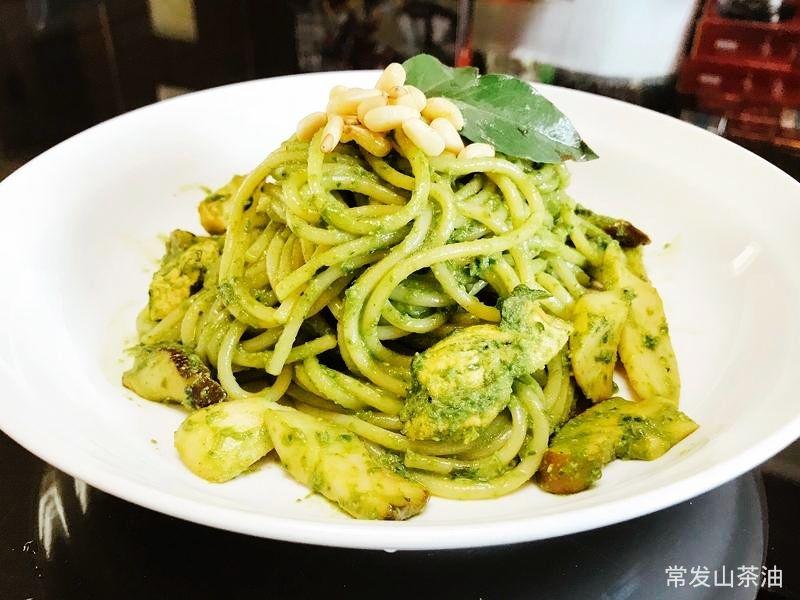 松子青酱野菇鸡肉意面的做法