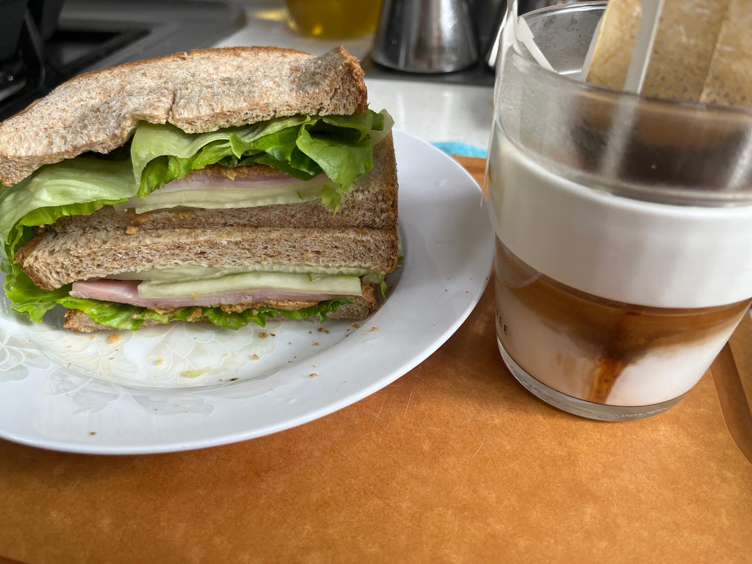 火腿肉松三明治+拿铁+橙子