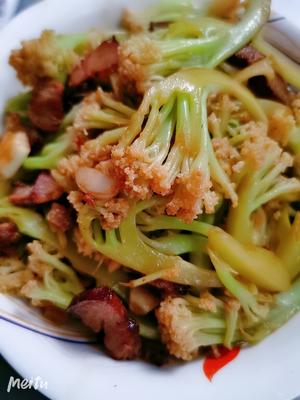 米饭光：腊肉炒花菜的做法 步骤5