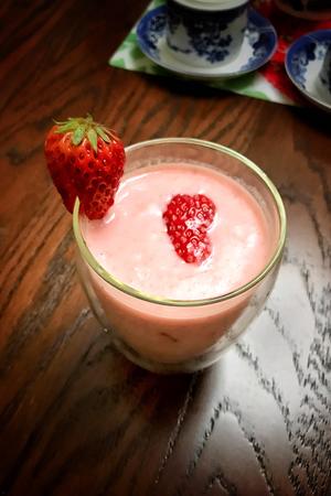 草莓奶昔的做法 步骤5