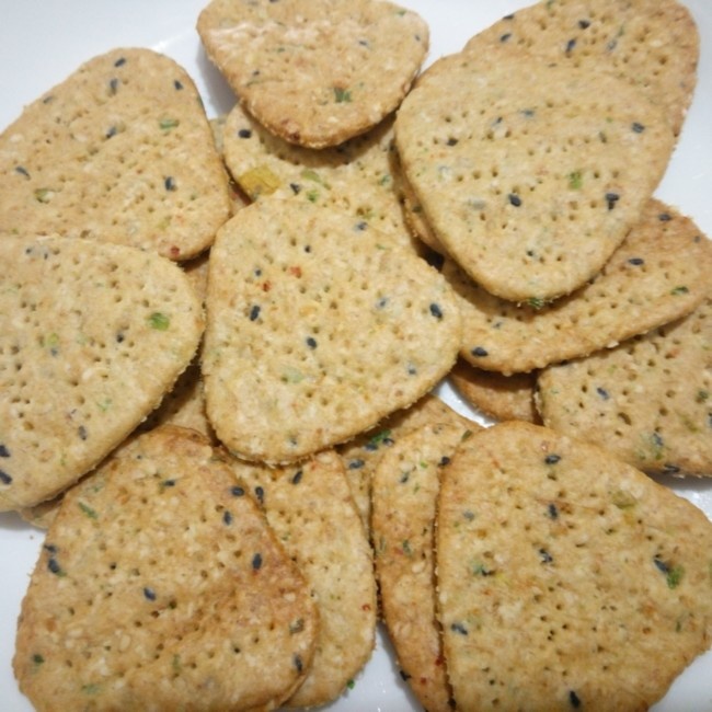 无糖低盐芝麻葱香燕麦饼干