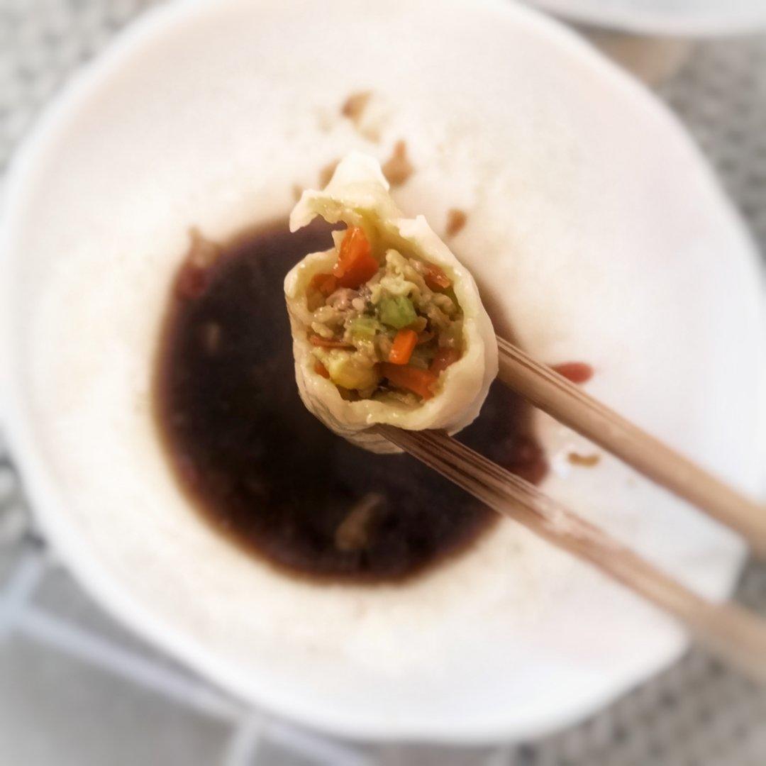 芹菜胡萝卜猪肉水饺