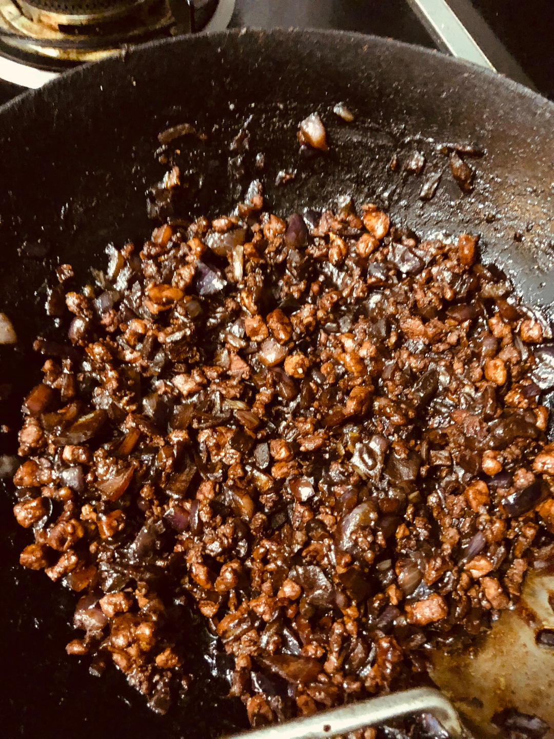 一口吃到很多肉的酱肉包