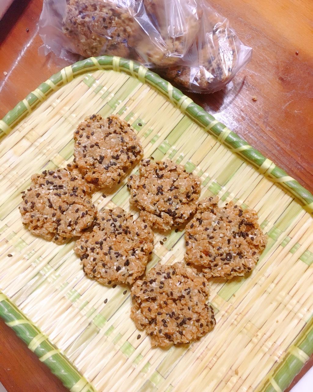 素食:有机燕麦芝麻大饼干