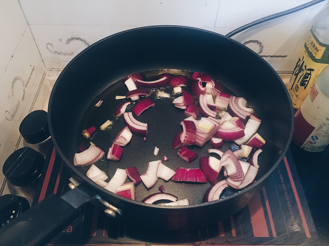 超浓郁鲜辣咖喱鸡—珐琅铸铁锅的做法 步骤3