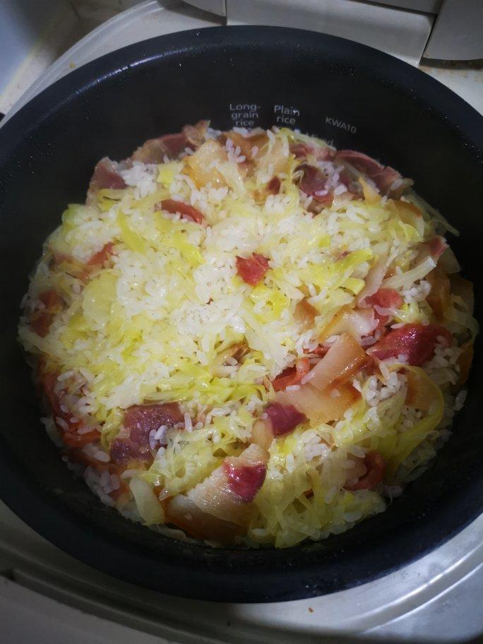 卷心菜咸肉香肠饭
