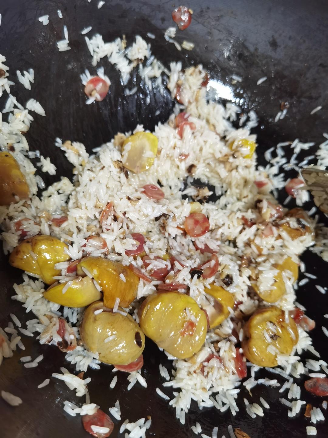 小朋友晚餐100天不重样！今日食谱：板栗腊肠焖饭