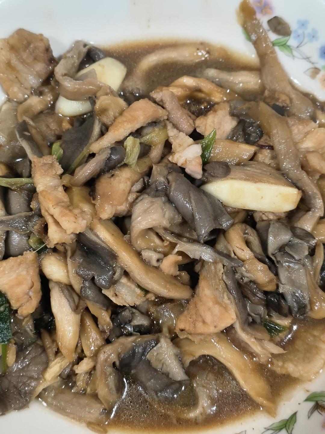平菇炒肉片