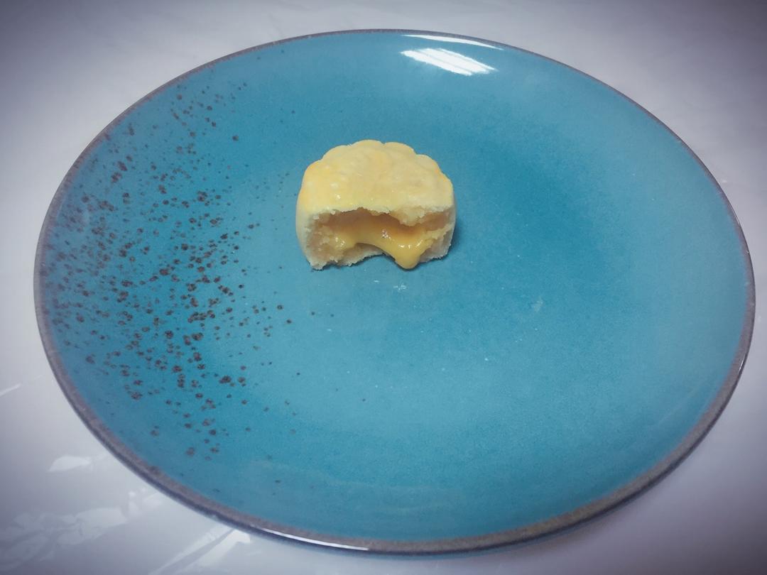 金沙奶黄流心月饼