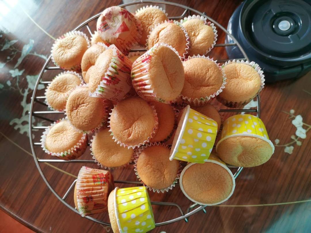 云儿09做的宝宝最爱的小纸杯蛋糕