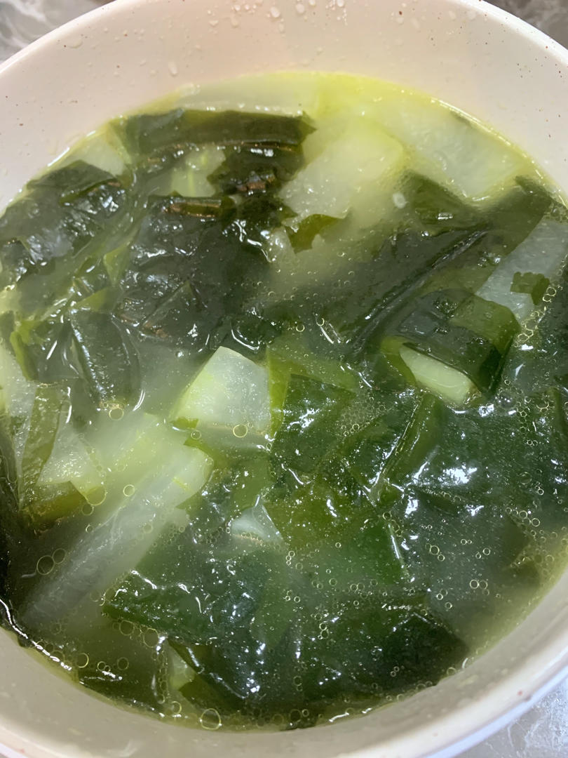 减脂健康的虾仁豆腐裙带菜汤