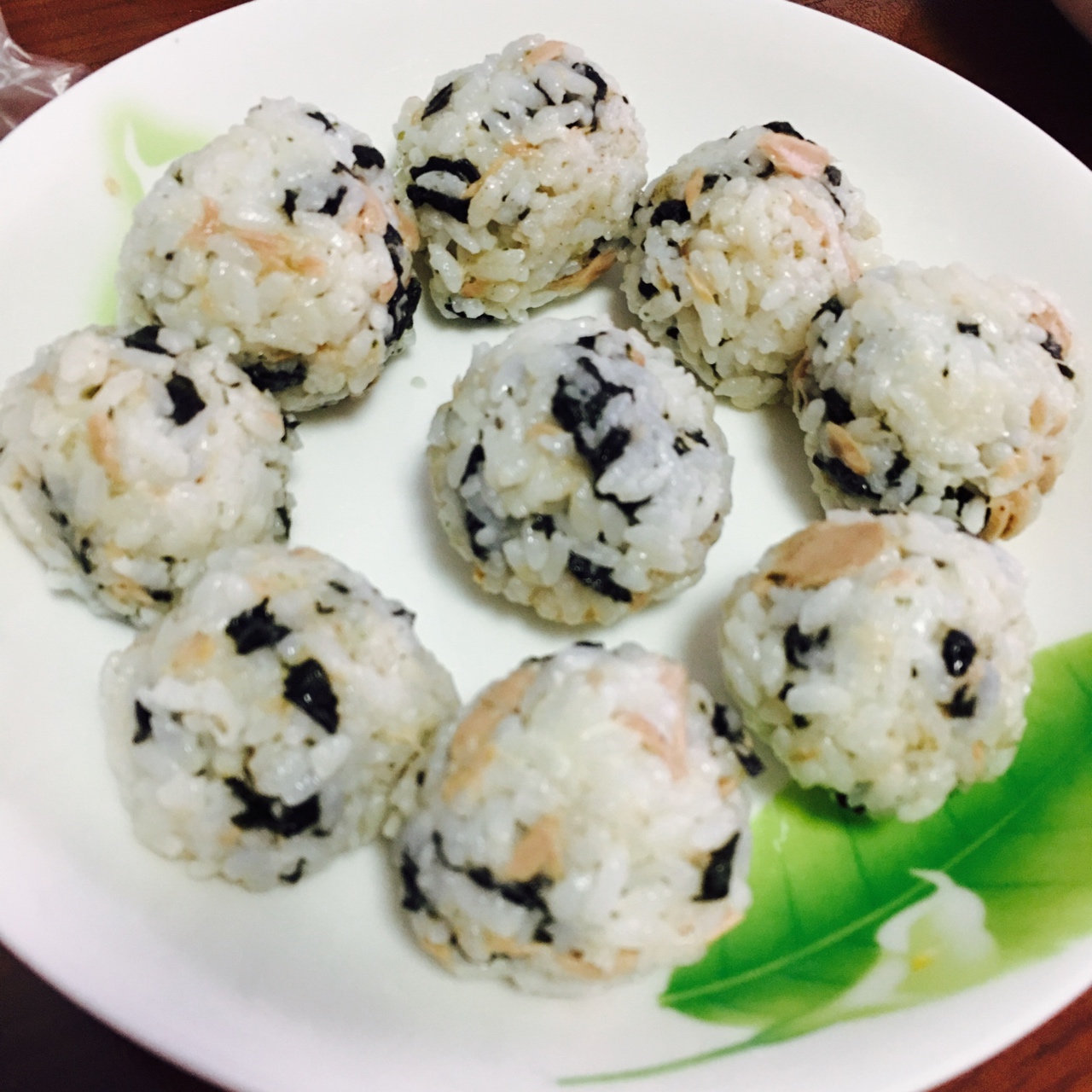 韩式金枪鱼海苔拌饭～饭团