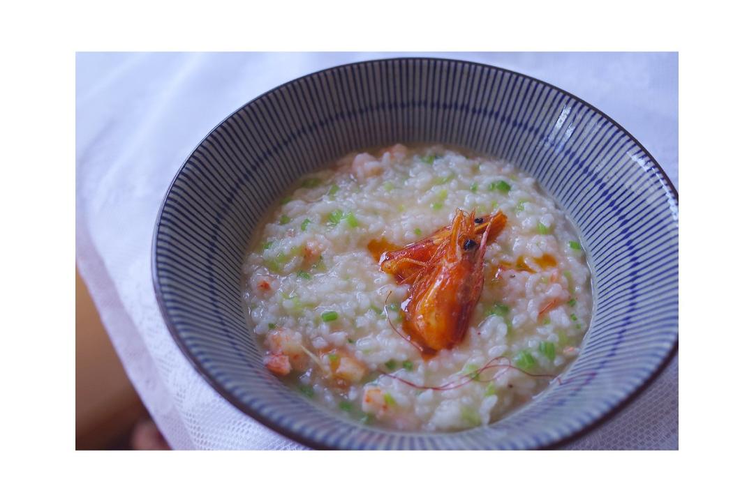 完胜大排档的鲜味潮汕砂锅虾粥
