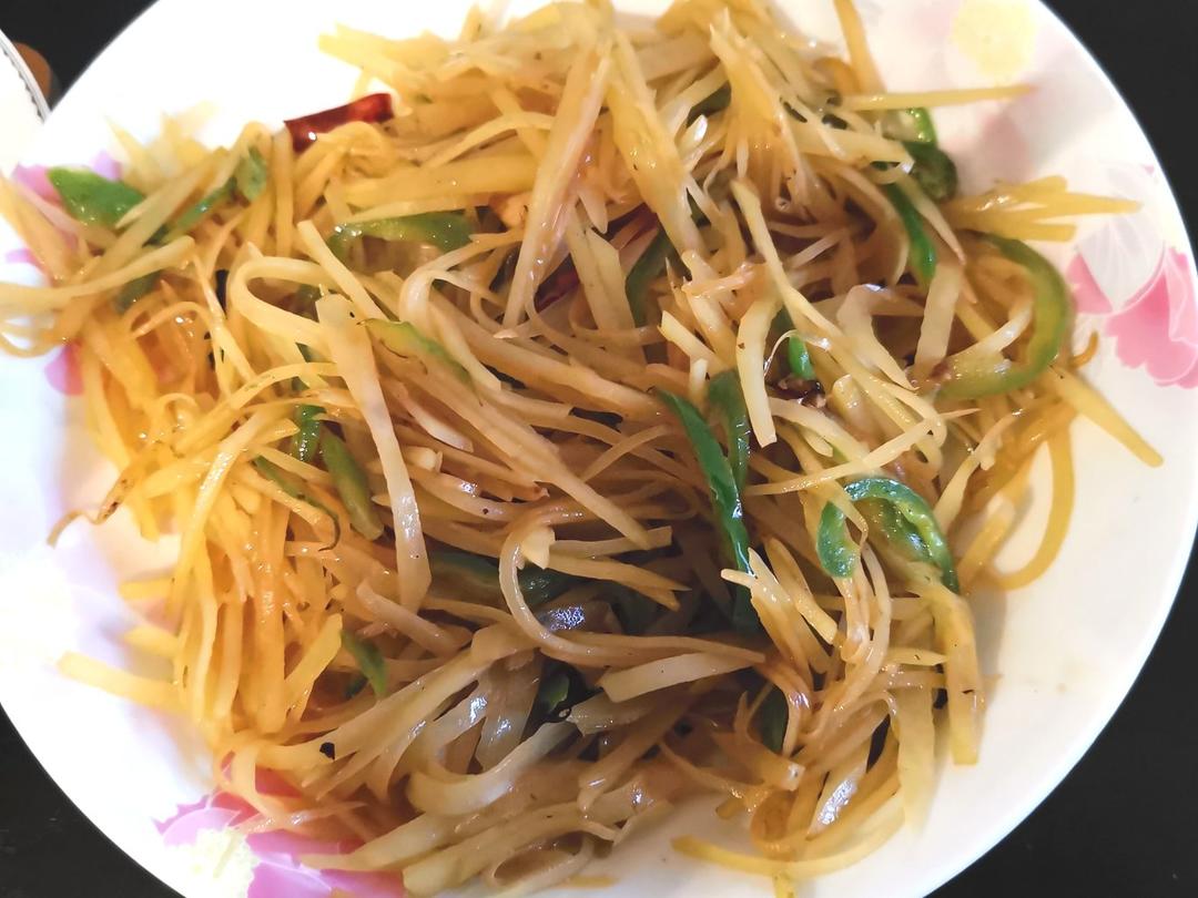 酸辣土豆丝（绝对清脆爽口，比外面卖的好吃，有诀窍！）