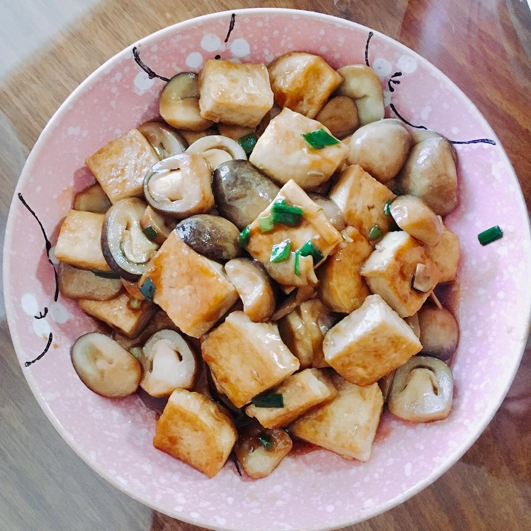 黄嘻嘻5933做的草菇烧豆腐