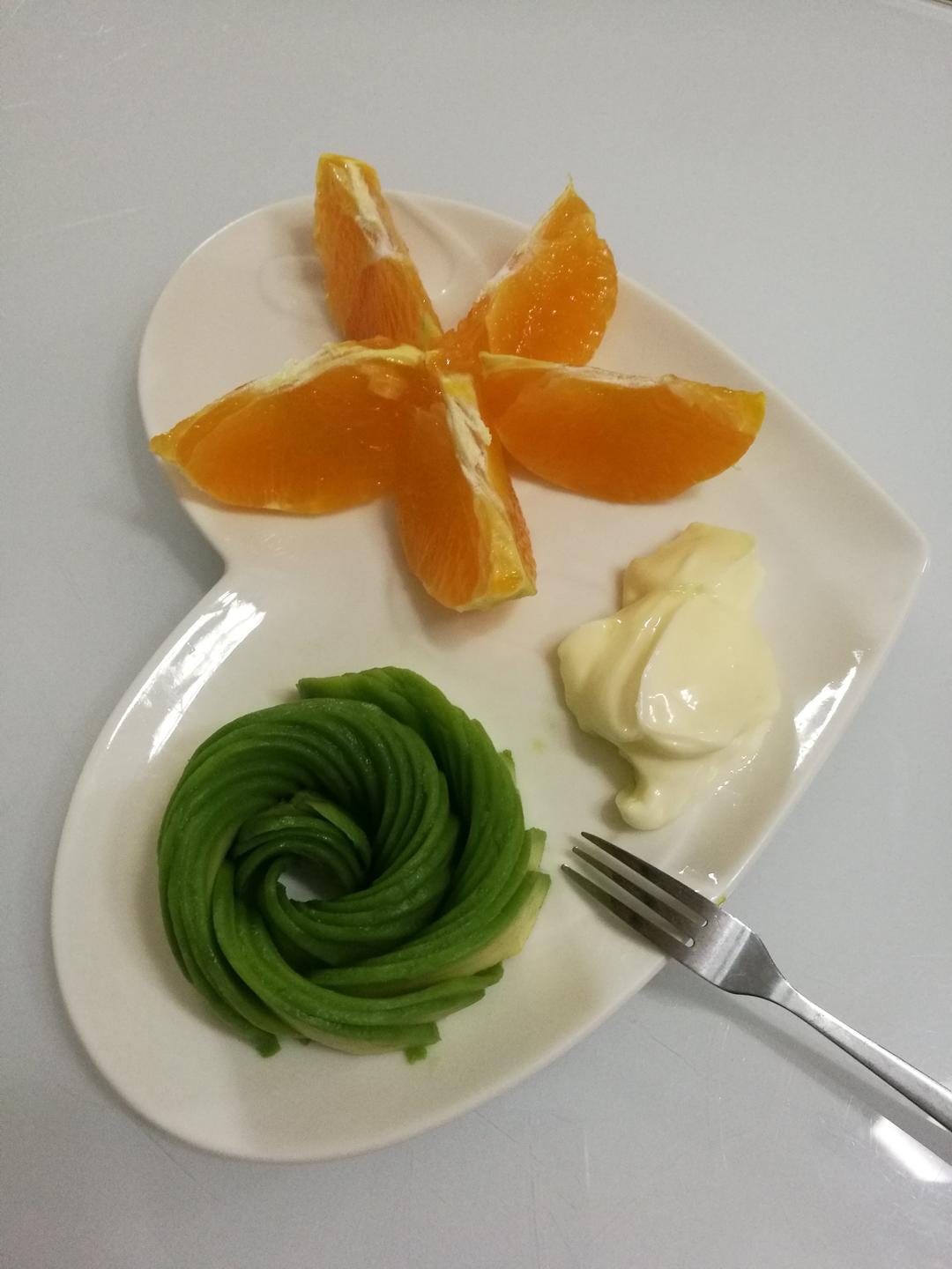 牛油果花，高颜值哦～