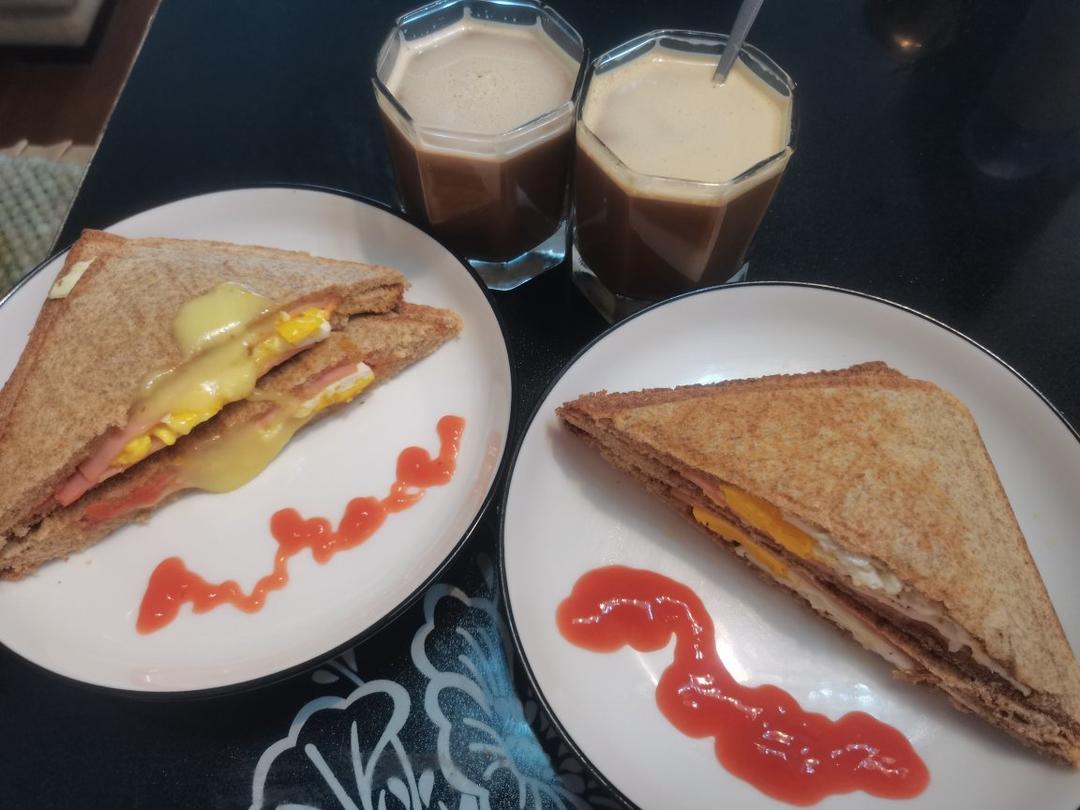 巨简单的Bruno轻食机早餐：烘烤三明治
