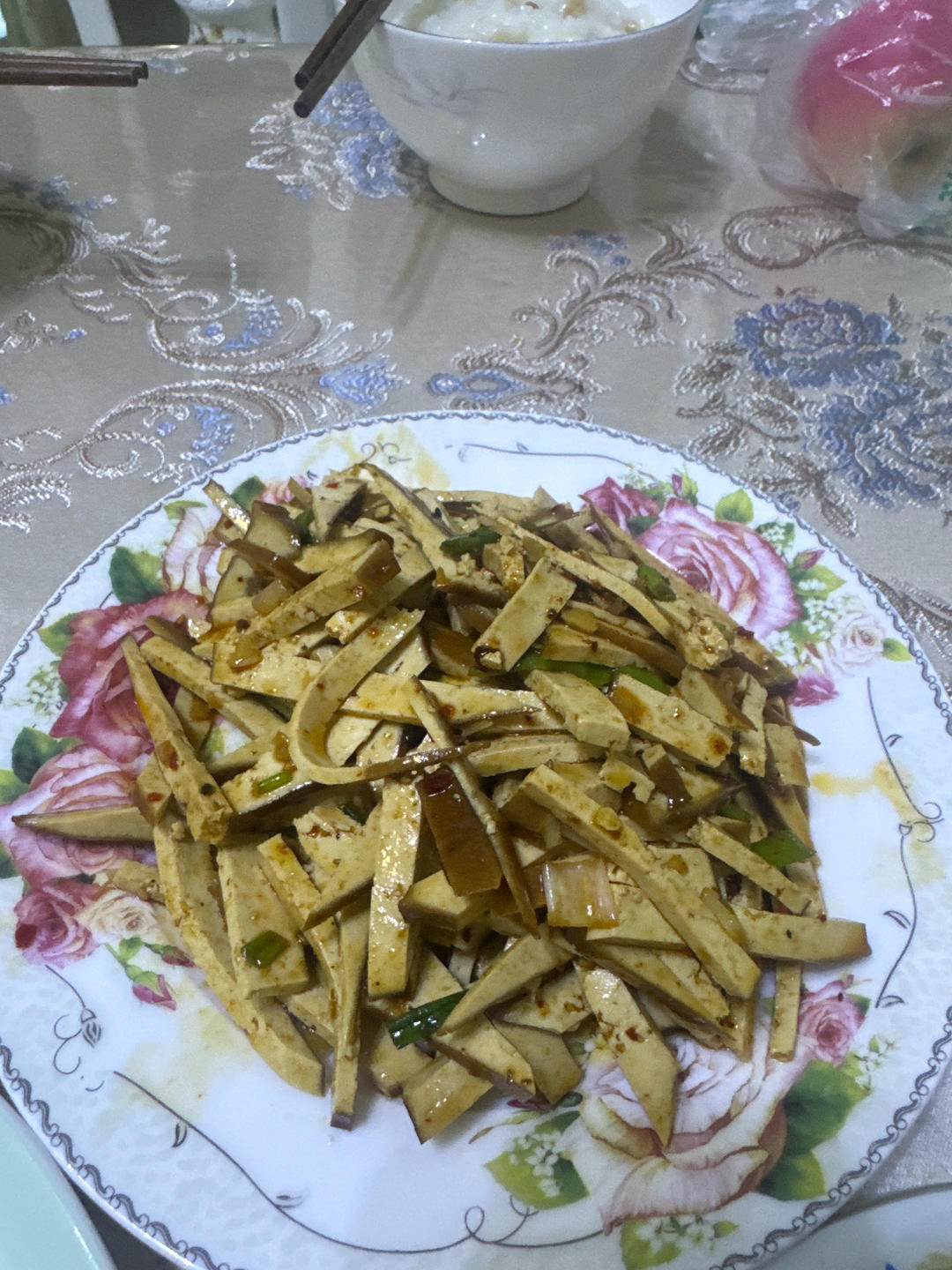 凉拌豆腐干(凉拌菜通用，宝贝儿子“念念不忘”之二,他喜欢的“微微辣”级别)