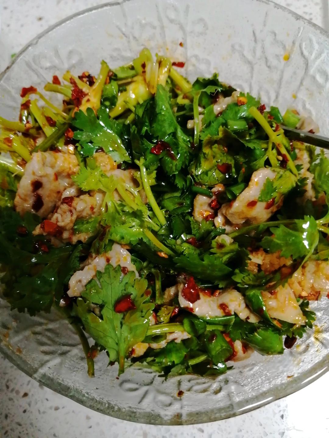 夏天的凉拌香菜牛肉