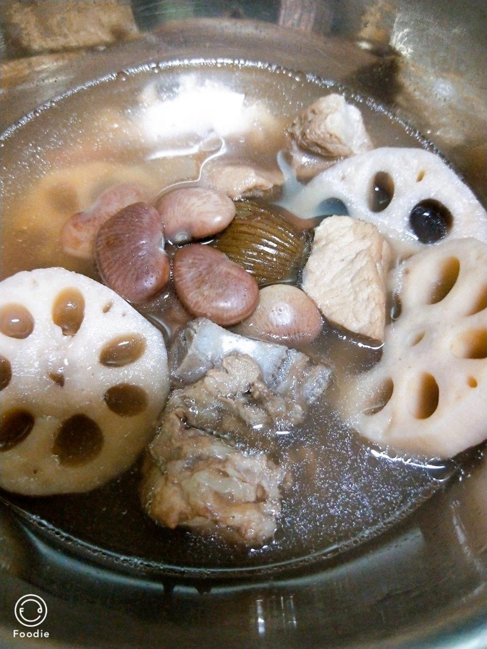 花芸豆莲藕煲龙骨