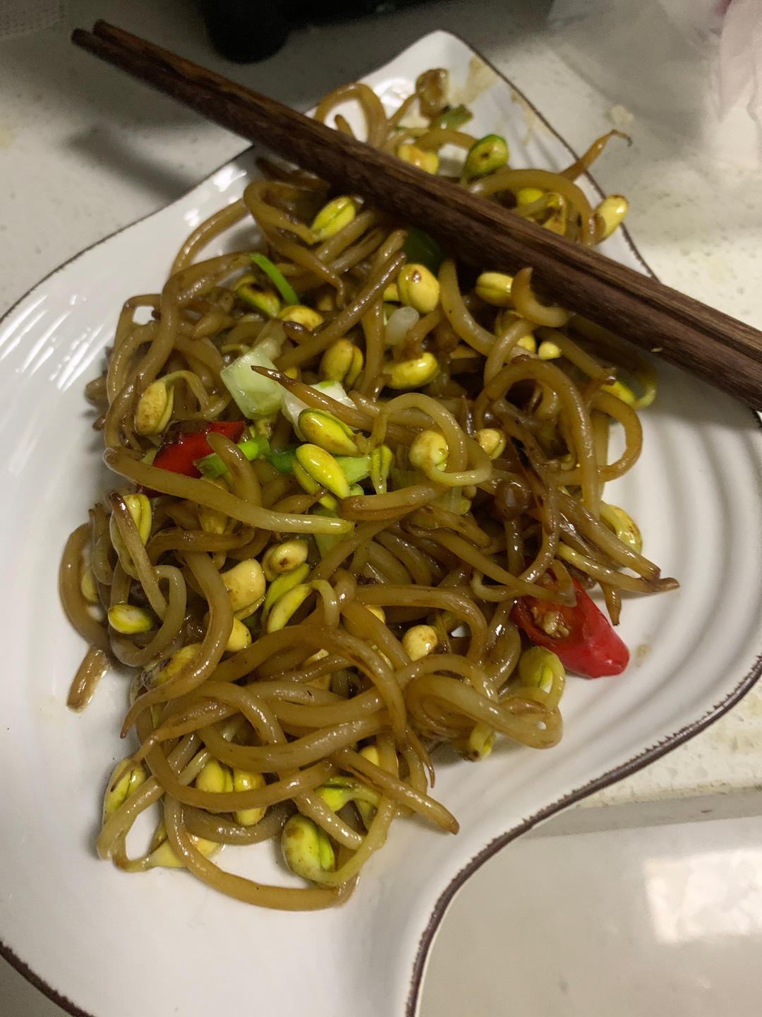 炒黄豆芽多加一步，锅气十足，孩子说太好吃了！