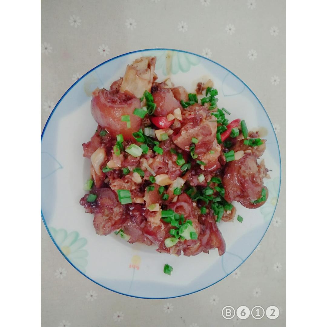 美味的家常菜：红烧猪蹄