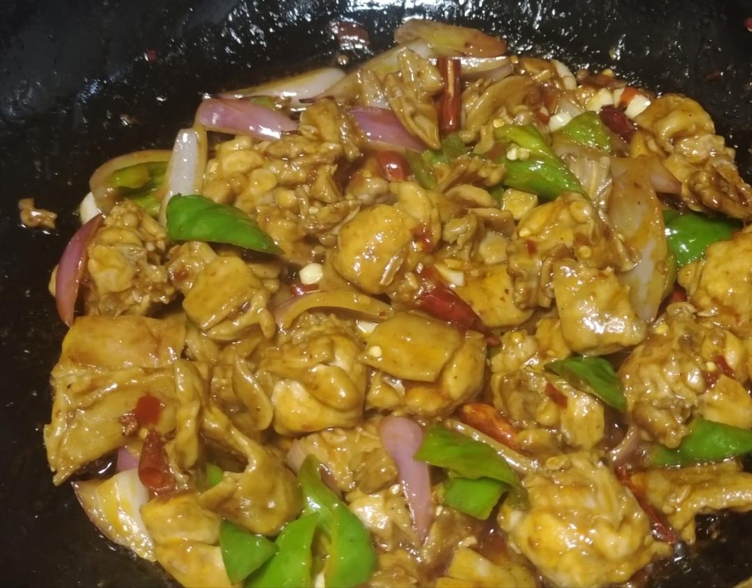 厨师长教你自贡特色“小煎兔”，味道鲜辣，肉质细腻，下饭一绝