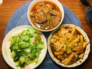 晚餐—刀豆焖肉、酱大骨汤汁炖豆腐、年糕、油豆腐的做法 步骤3