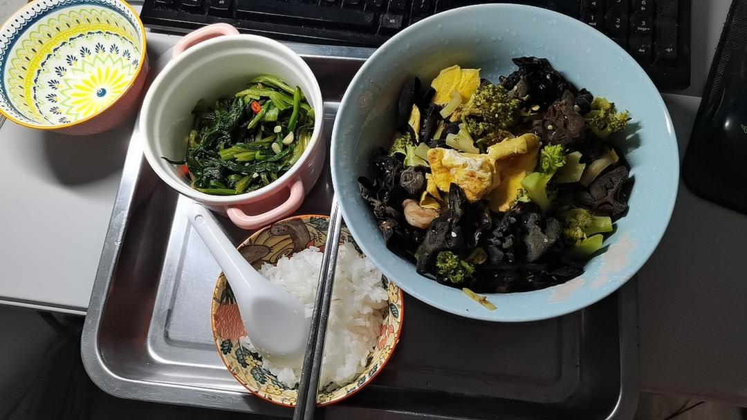 健康低卡家常菜 - 西兰花虾仁木耳炒蛋