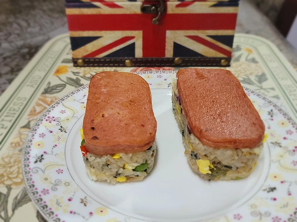 超厚超满足的午餐肉饭团