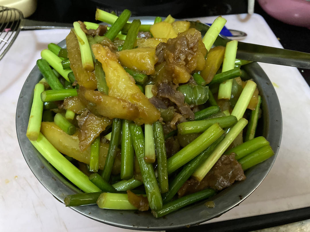 土豆炒蒜苔