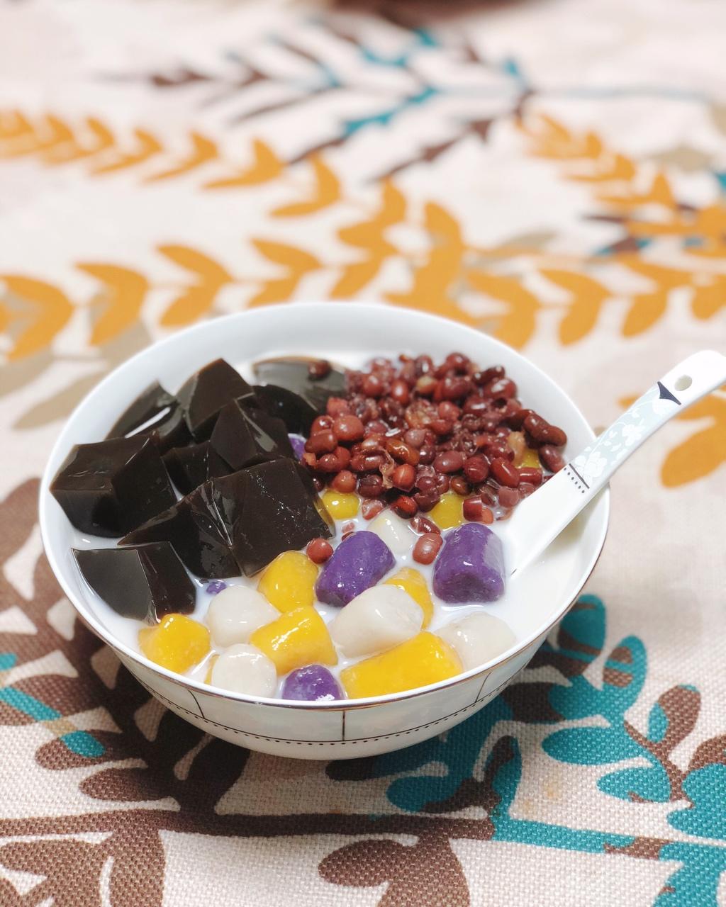 自制鲜芋仙芋圆（另附: 蜜红豆和仙草冻的做法）