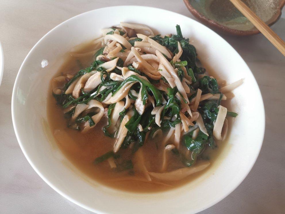 秘制杏鲍菇炒韭菜