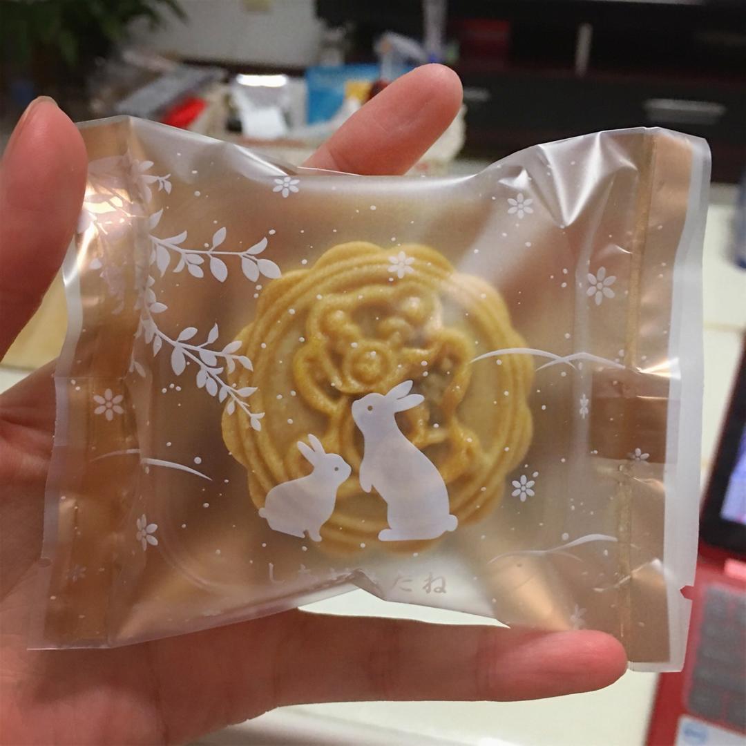 广式月饼—蛋黄莲蓉月饼