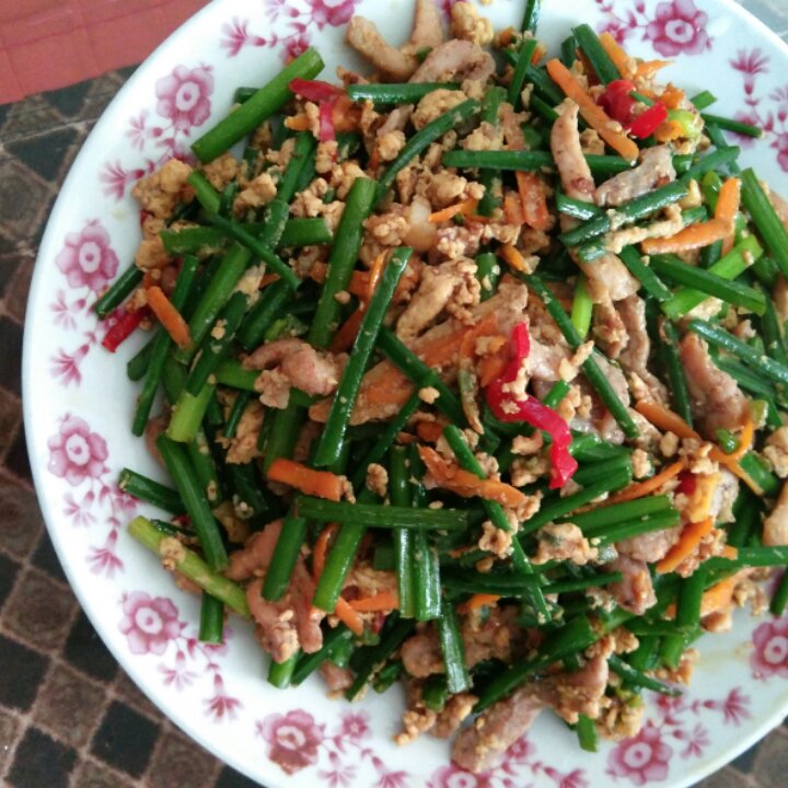 韭菜苔炒肉丝