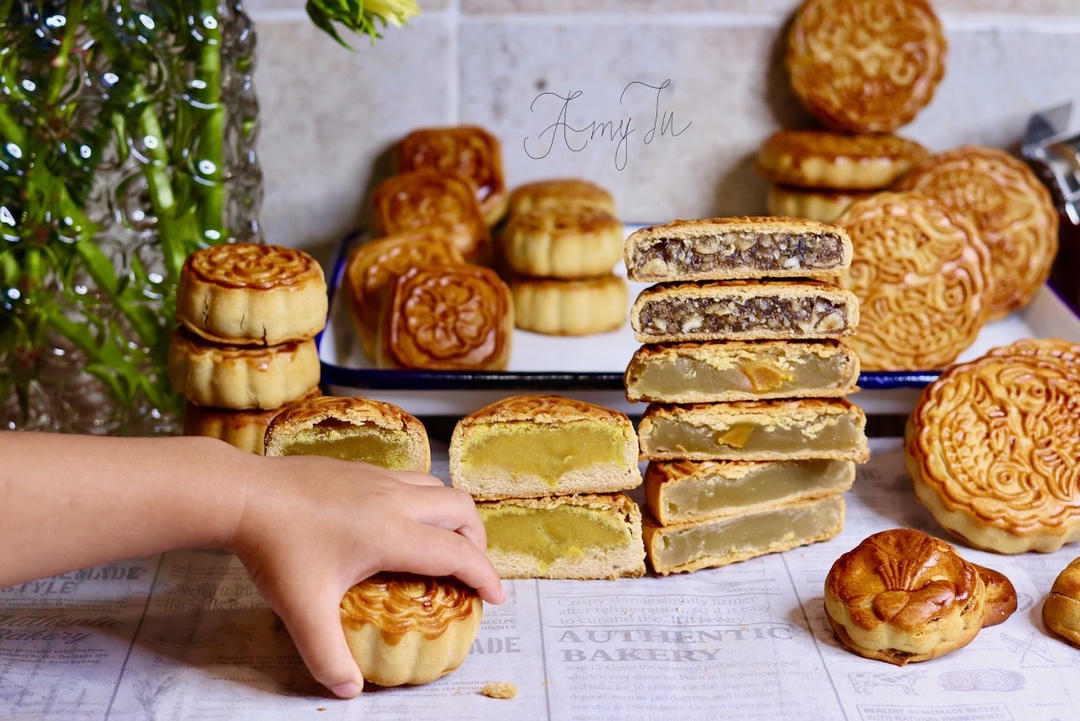 广式月饼—蛋黄莲蓉月饼
