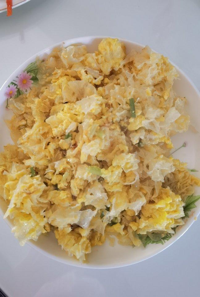 银耳炒鸡蛋
