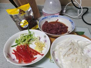 牛肉炒甜笋的做法 步骤2