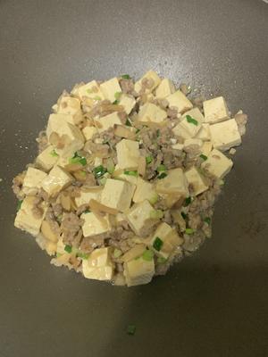 瑶柱冬菇肉末炒豆腐的做法 步骤6