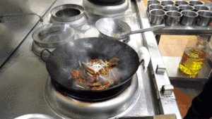 厨师长教你：“干锅鸭脚”的家常做法，边加热边吃全身都暖暖的的做法 步骤22