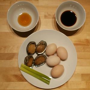 葱香鲍鱼蒸蛋的做法 步骤1