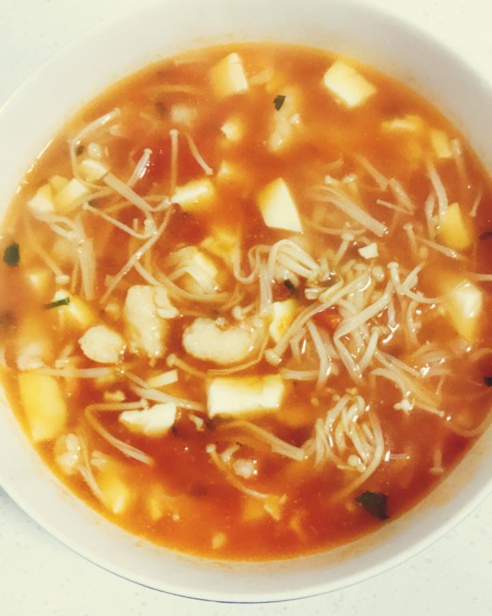 【金针菇番茄肥牛锅】